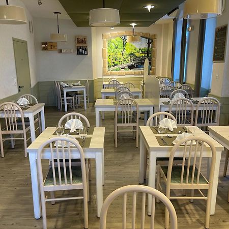 Logis Hotel Restaurant Cazes Arazat Laissac Eksteriør billede