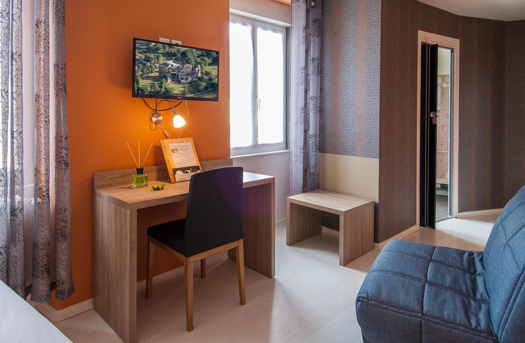 Logis Hotel Restaurant Cazes Arazat Laissac Eksteriør billede