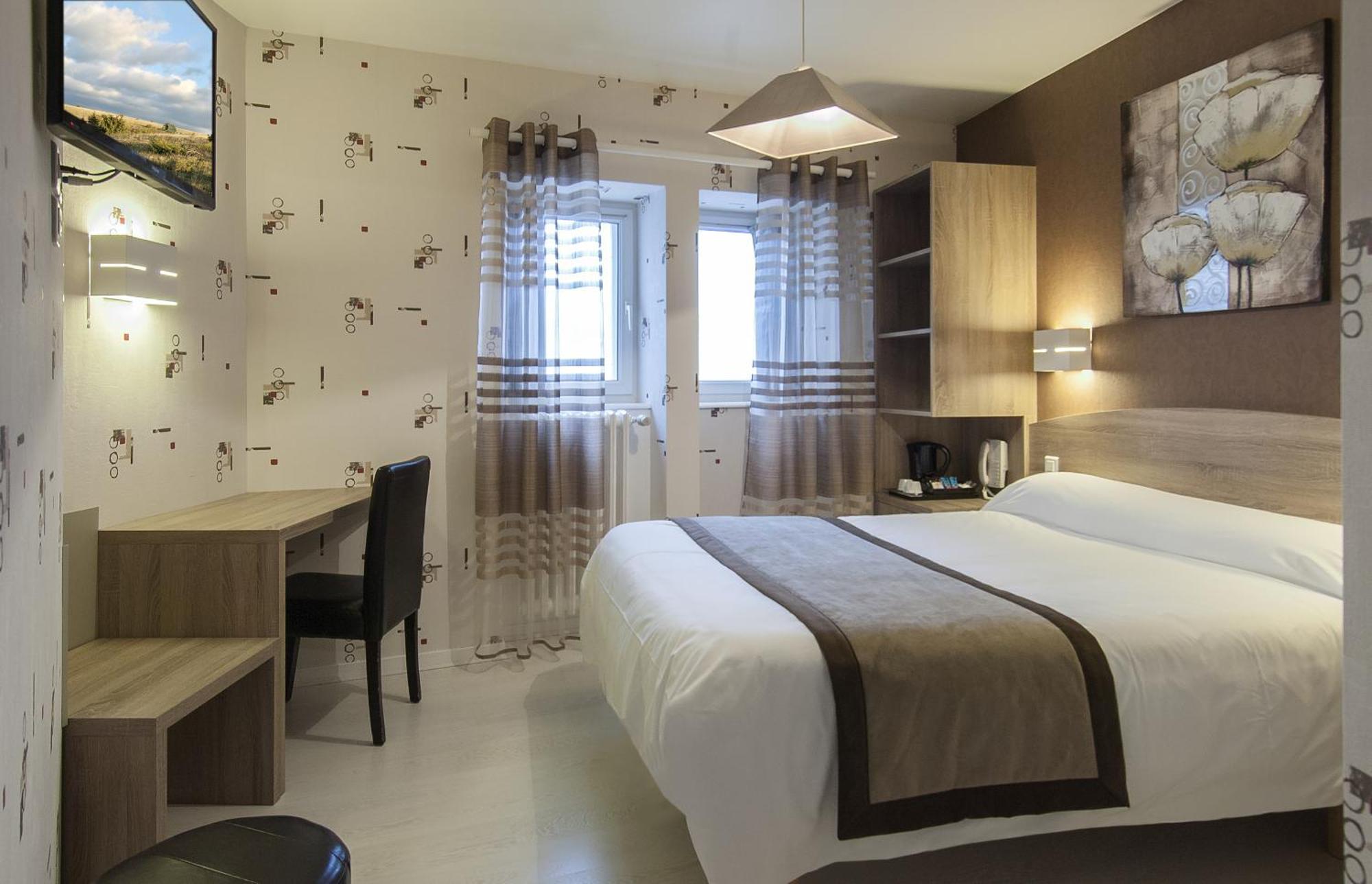 Logis Hotel Restaurant Cazes Arazat Laissac Eksteriør billede