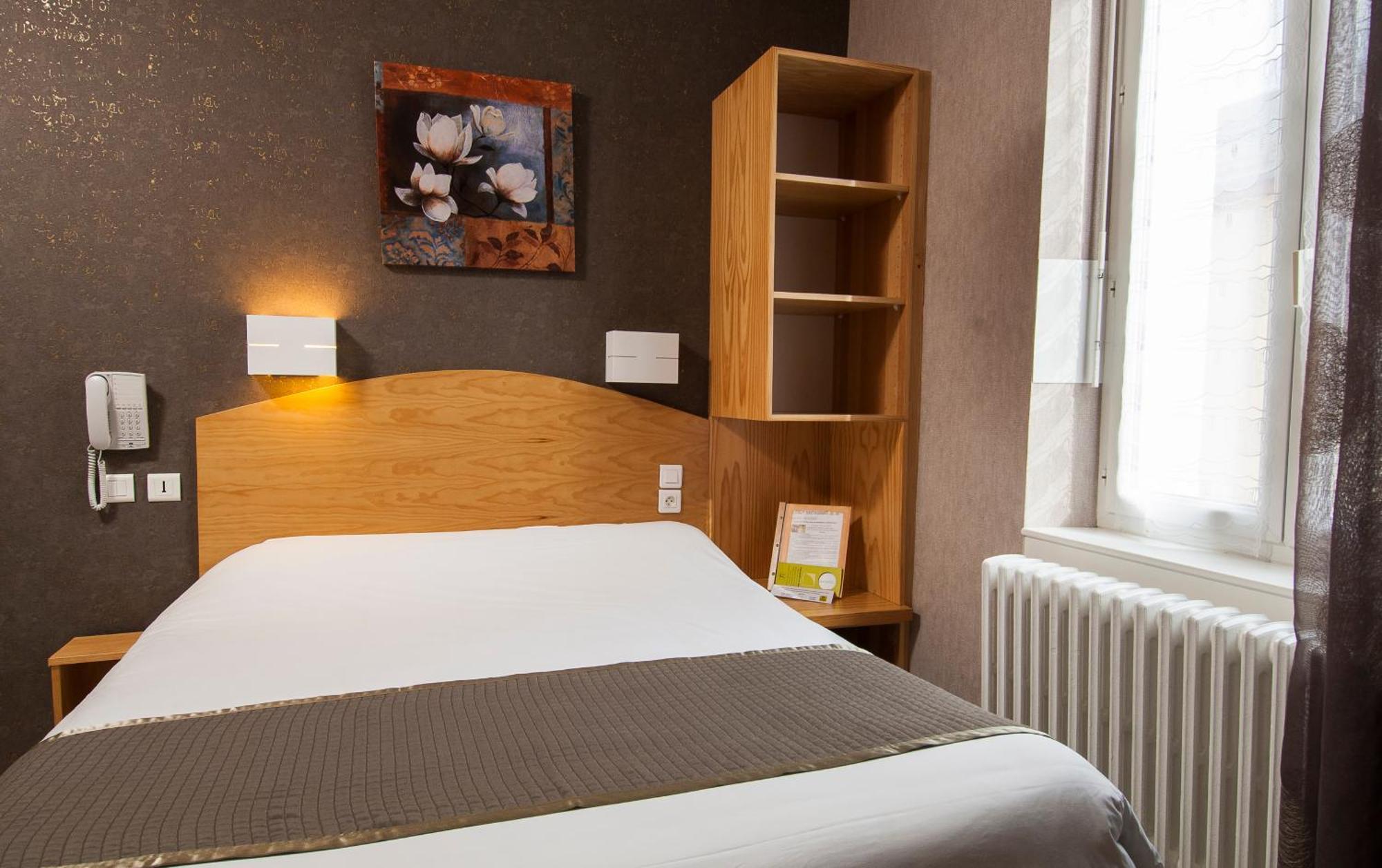 Logis Hotel Restaurant Cazes Arazat Laissac Eksteriør billede