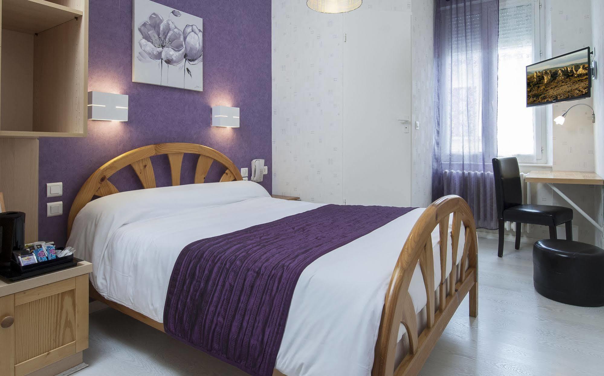 Logis Hotel Restaurant Cazes Arazat Laissac Eksteriør billede