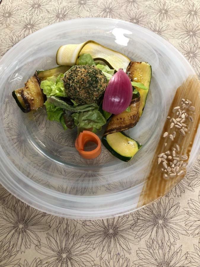 Logis Hotel Restaurant Cazes Arazat Laissac Eksteriør billede